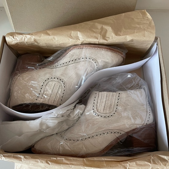 Madewell Grayson Chelsea Boot. Size 7. Color “Dried Flax” - Picture 7 of 7